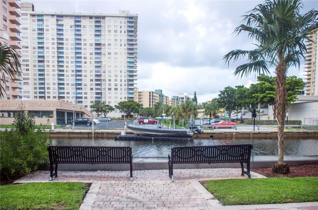 17150 N Bay Rd , Unit 2512, Sunny Isles Beach, FL 33160 Photo