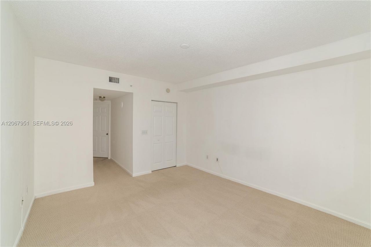 17150 N Bay Rd , Unit 2512, Sunny Isles Beach, FL 33160 Photo
