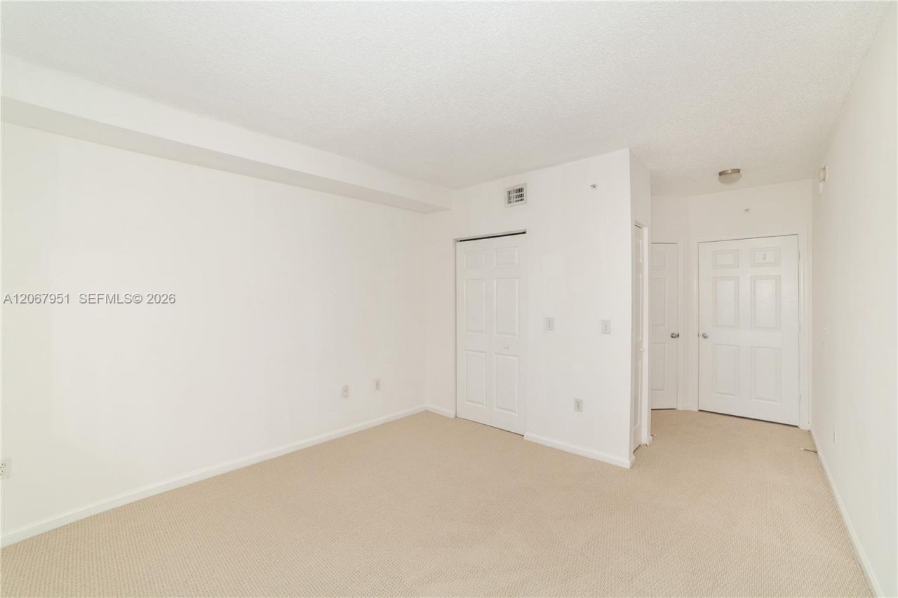 17150 N Bay Rd , Unit 2512, Sunny Isles Beach, FL 33160 Photo