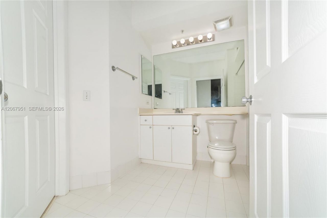 17150 N Bay Rd , Unit 2512, Sunny Isles Beach, FL 33160 Photo