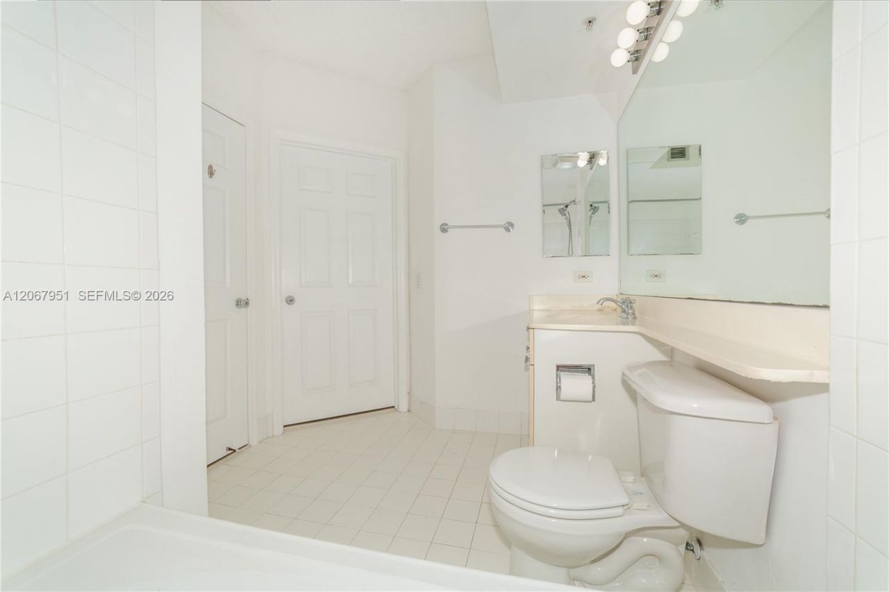17150 N Bay Rd , Unit 2512, Sunny Isles Beach, FL 33160 Photo