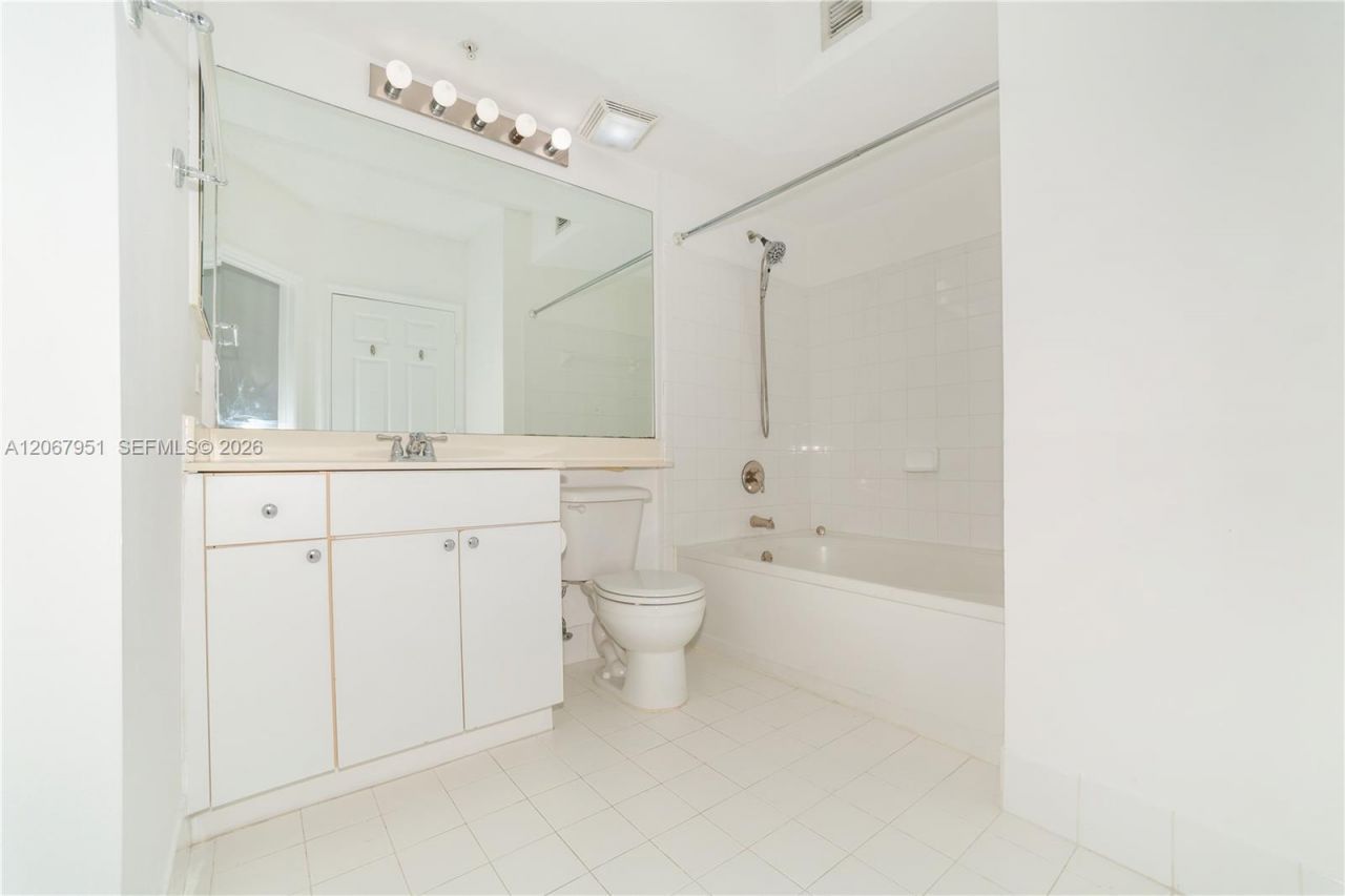 17150 N Bay Rd , Unit 2512, Sunny Isles Beach, FL 33160 Photo