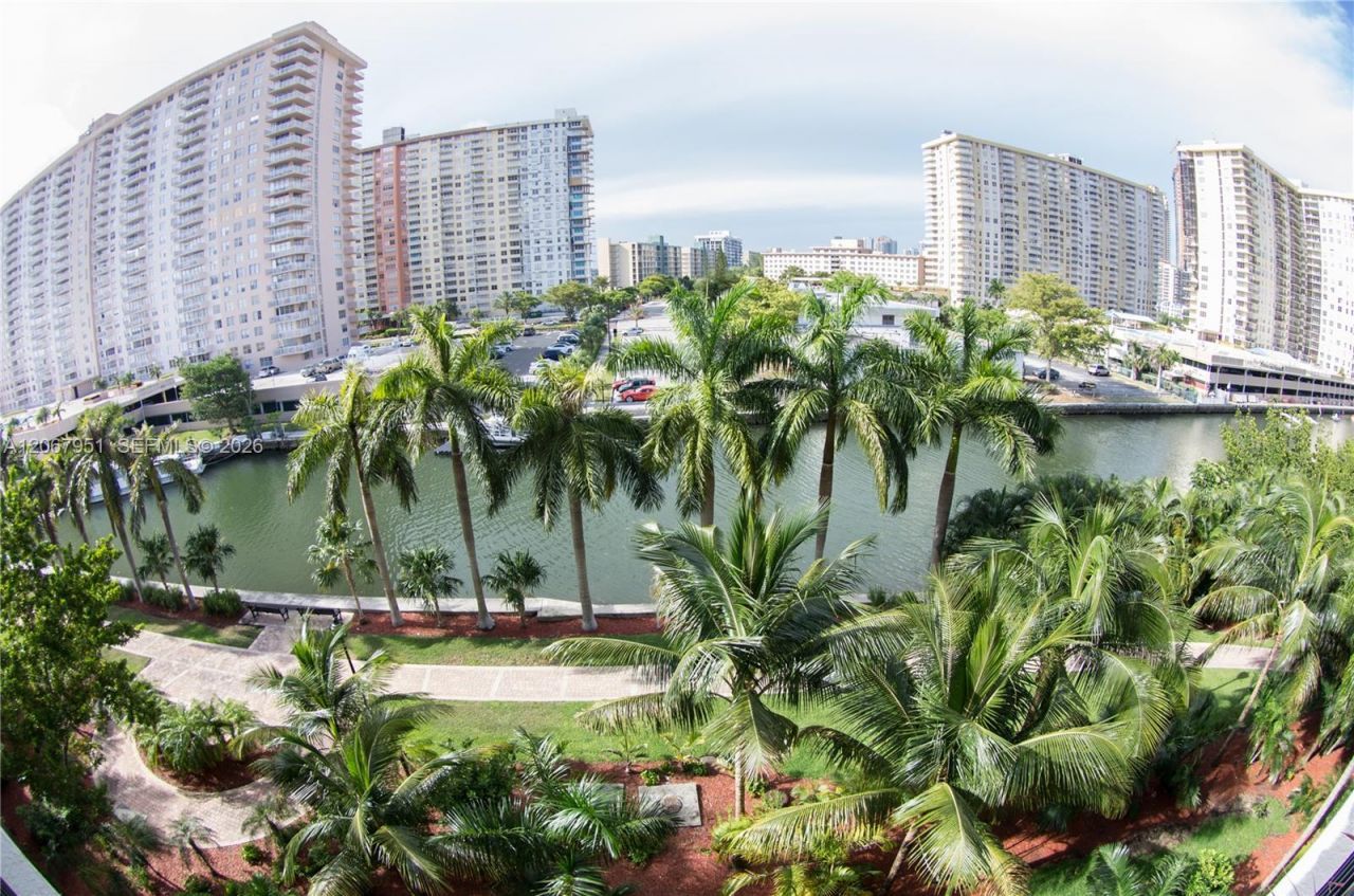17150 N Bay Rd , Unit 2512, Sunny Isles Beach, FL 33160 Photo