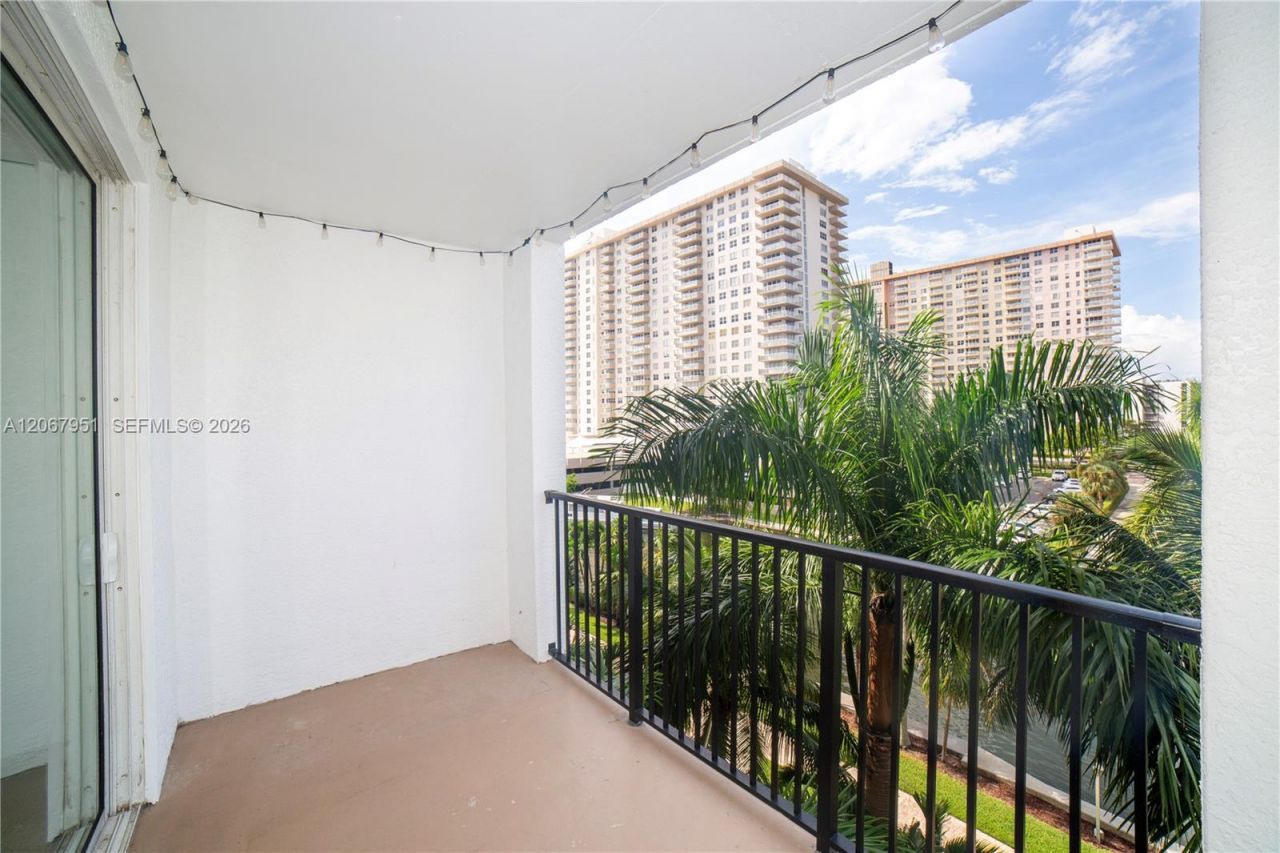 17150 N Bay Rd , Unit 2512, Sunny Isles Beach, FL 33160 Photo