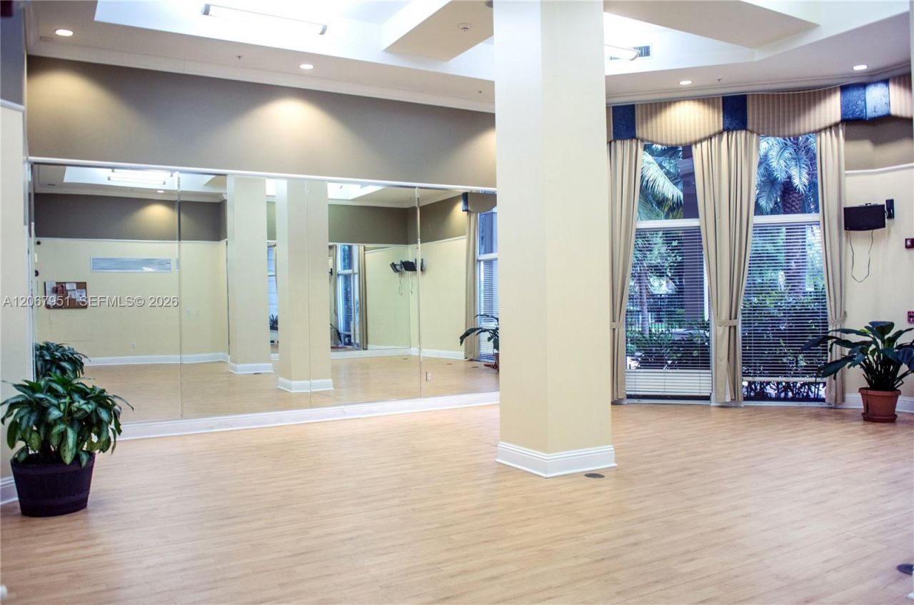 17150 N Bay Rd , Unit 2512, Sunny Isles Beach, FL 33160 Photo