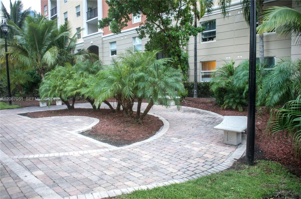 17150 N Bay Rd , Unit 2512, Sunny Isles Beach, FL 33160 Photo