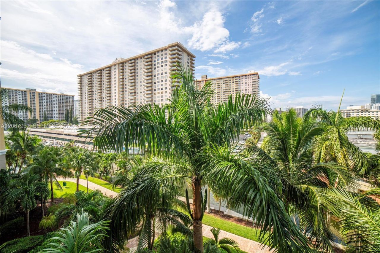 17150 N Bay Rd , Unit 2512, Sunny Isles Beach, FL 33160 Photo