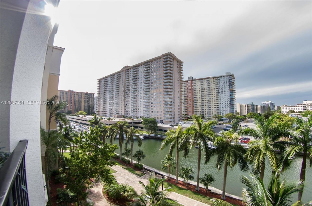 17150 N Bay Rd , Unit 2512, Sunny Isles Beach, FL 33160 Photo