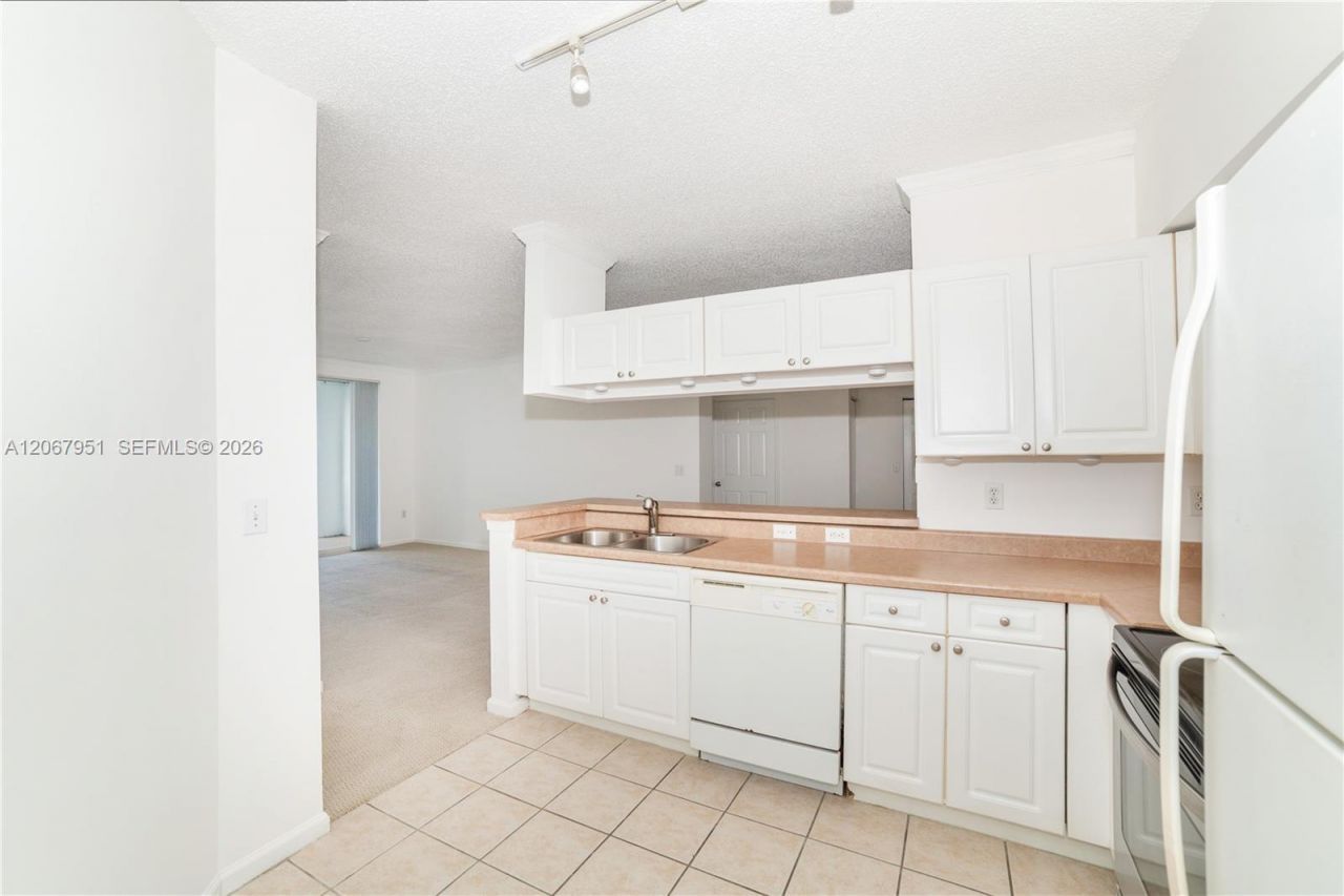 17150 N Bay Rd , Unit 2512, Sunny Isles Beach, FL 33160 Photo