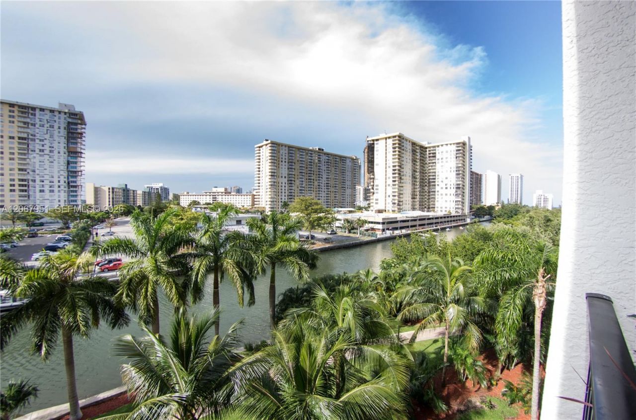 17150 N Bay Rd , Unit 2512, Sunny Isles Beach, FL 33160 Photo