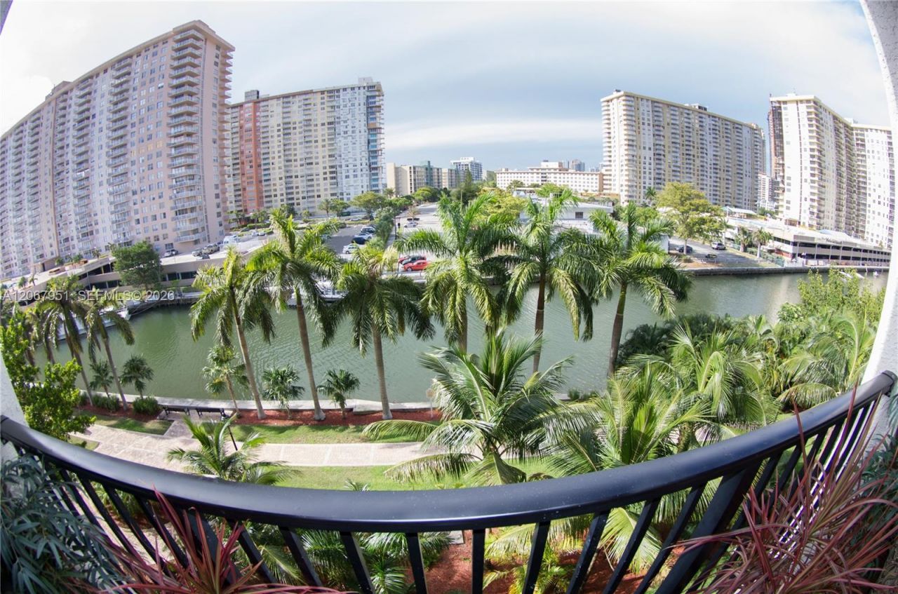17150 N Bay Rd , Unit 2512, Sunny Isles Beach, FL 33160 Photo