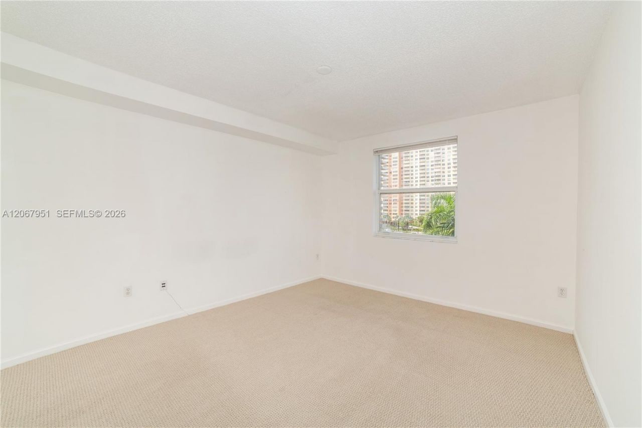 17150 N Bay Rd , Unit 2512, Sunny Isles Beach, FL 33160 Photo