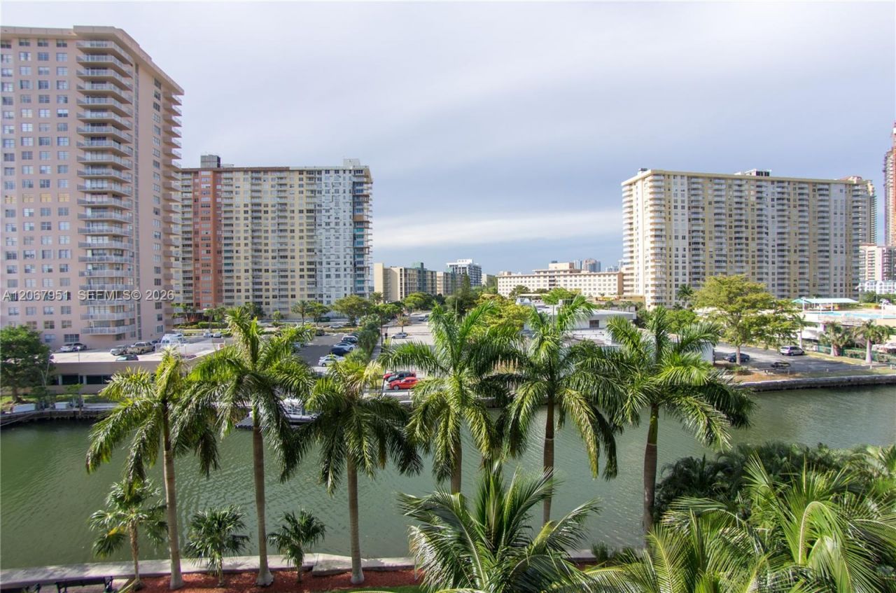 17150 N Bay Rd , Unit 2512, Sunny Isles Beach, FL 33160 Photo