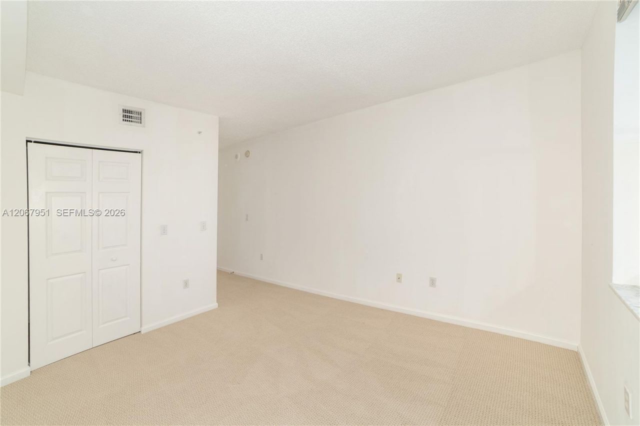 17150 N Bay Rd , Unit 2512, Sunny Isles Beach, FL 33160 Photo