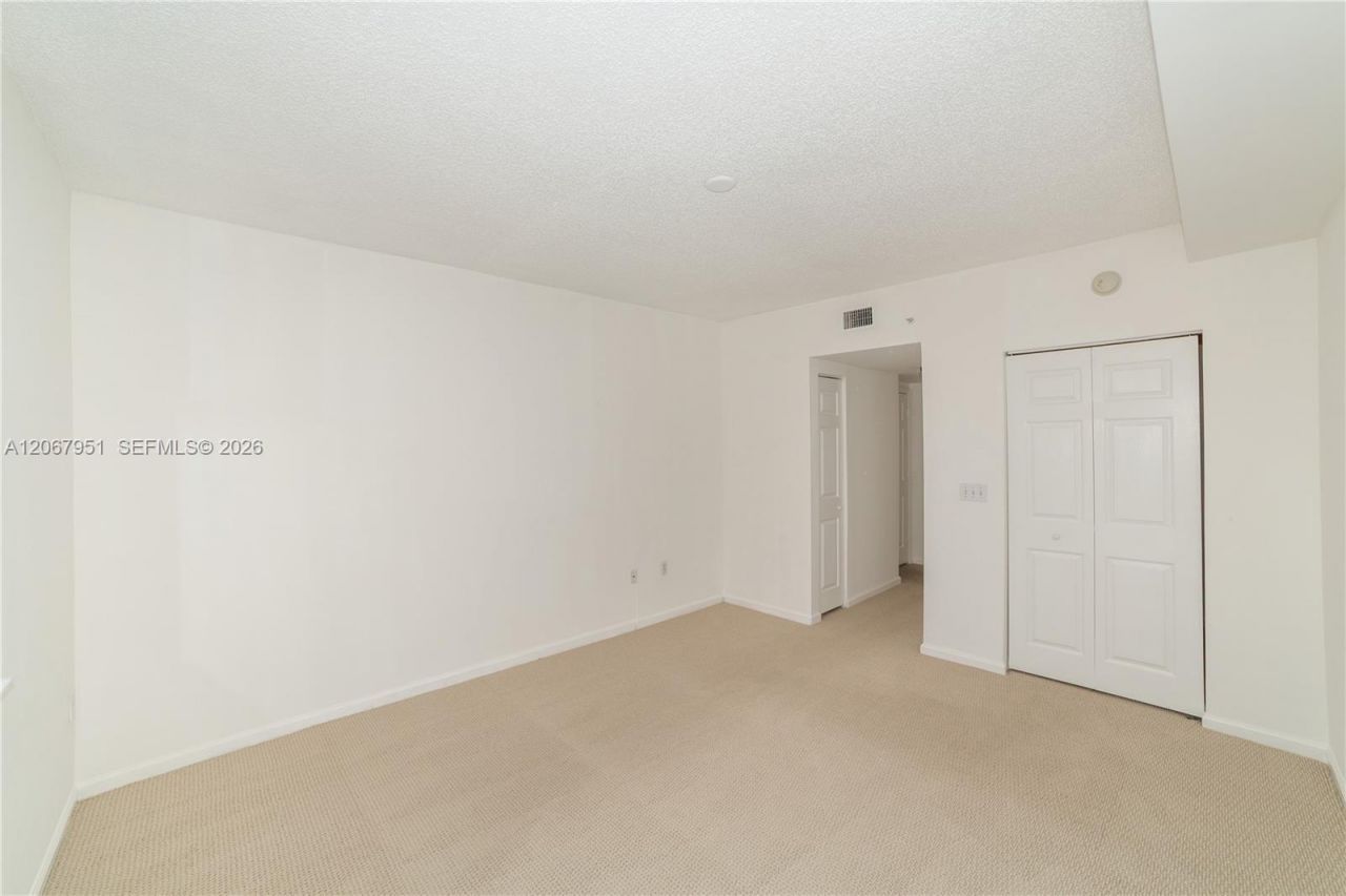 17150 N Bay Rd , Unit 2512, Sunny Isles Beach, FL 33160 Photo