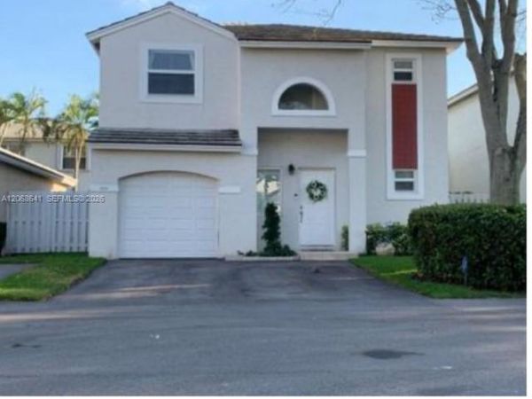 9888 NW 2nd St , Plantation, FL 33324