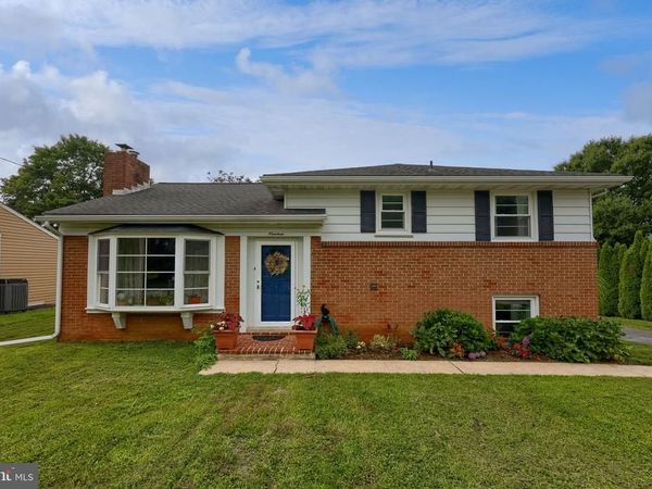 19 PLEASANT DRIVE, LANCASTER, PA 17602