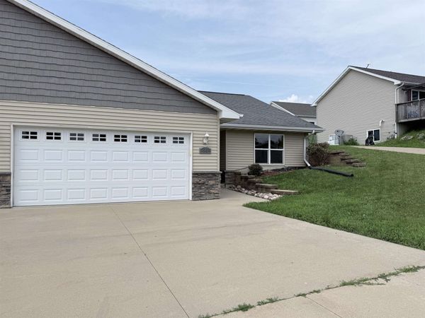 583 Tanzanite Drive, Dubuque, IA 52001