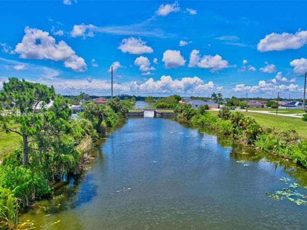 2625 NE 5th , Cape Coral, FL 33909