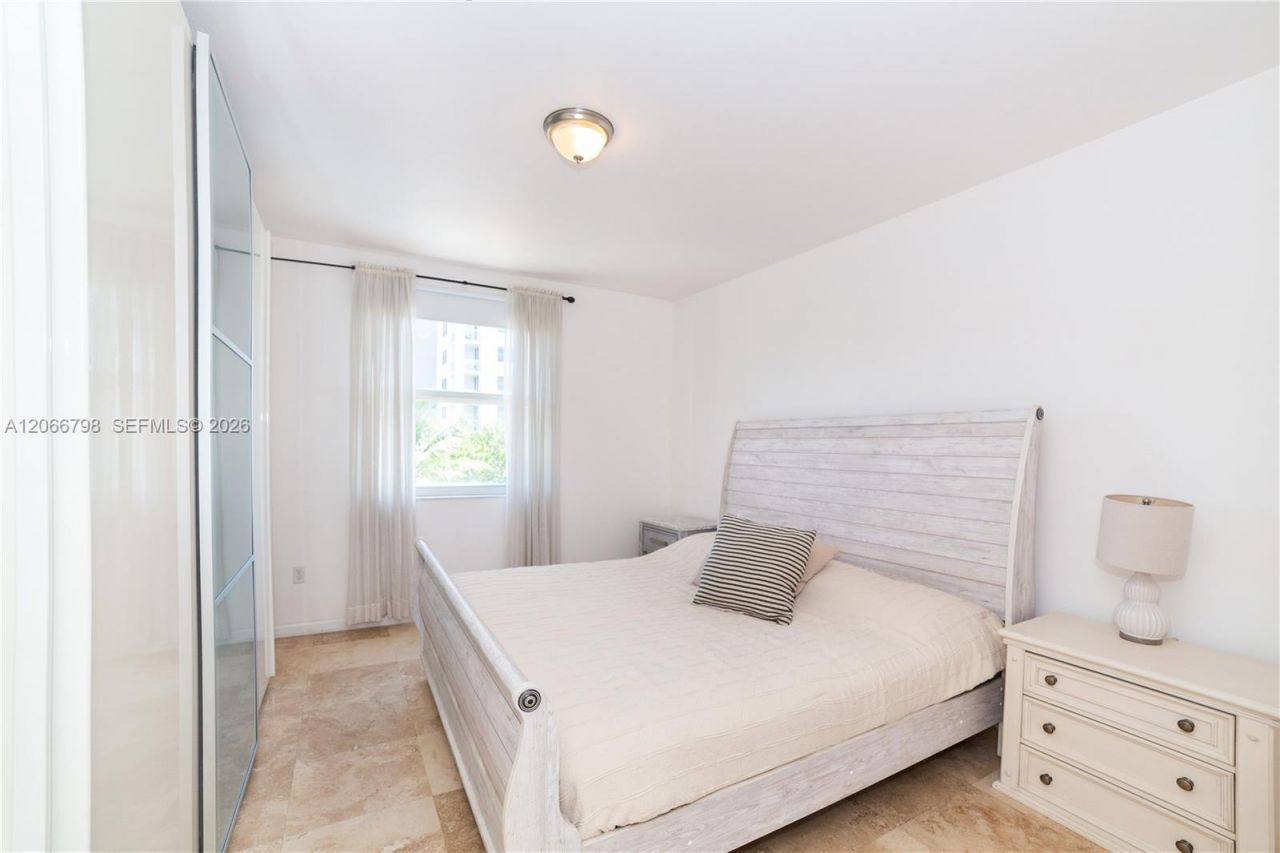 17100 N Bay Rd , Unit 1501, Sunny Isles Beach, FL 33160 Photo