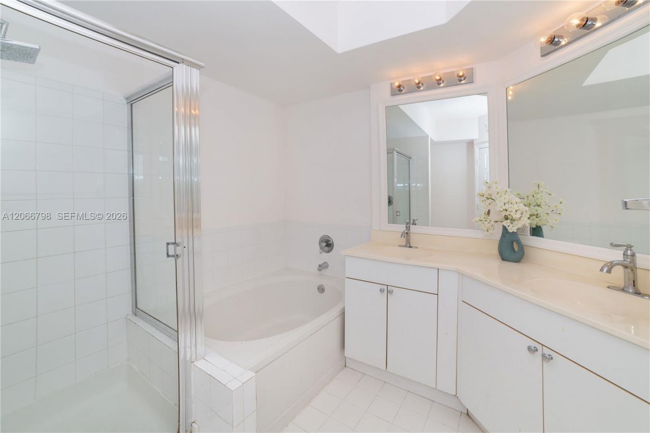 17100 N Bay Rd , Unit 1501, Sunny Isles Beach, FL 33160 Photo