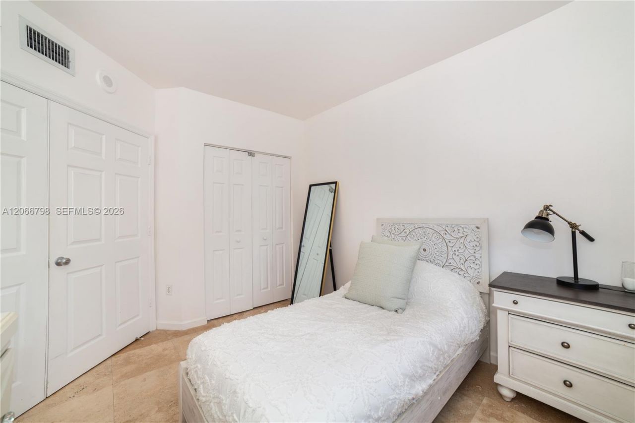 17100 N Bay Rd , Unit 1501, Sunny Isles Beach, FL 33160 Photo
