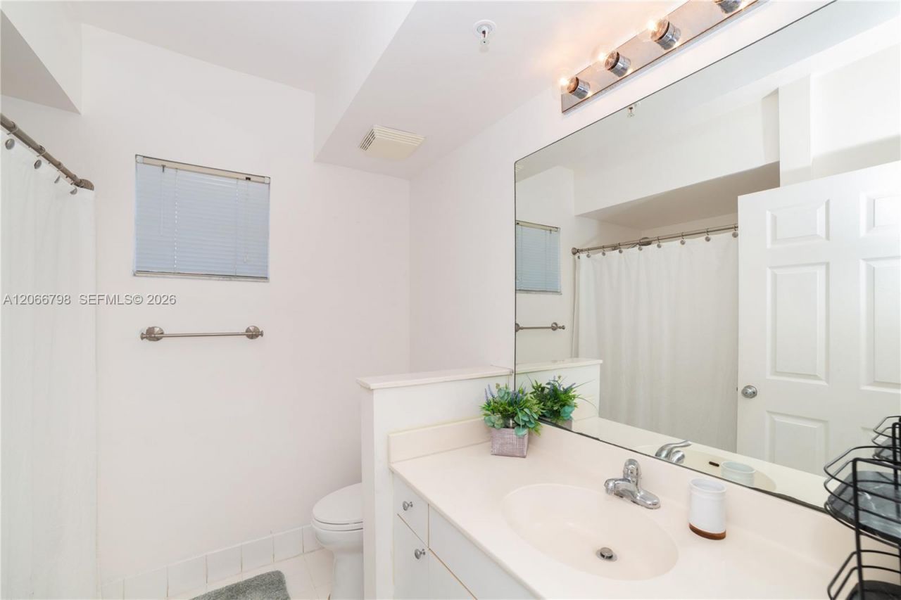 17100 N Bay Rd , Unit 1501, Sunny Isles Beach, FL 33160 Photo