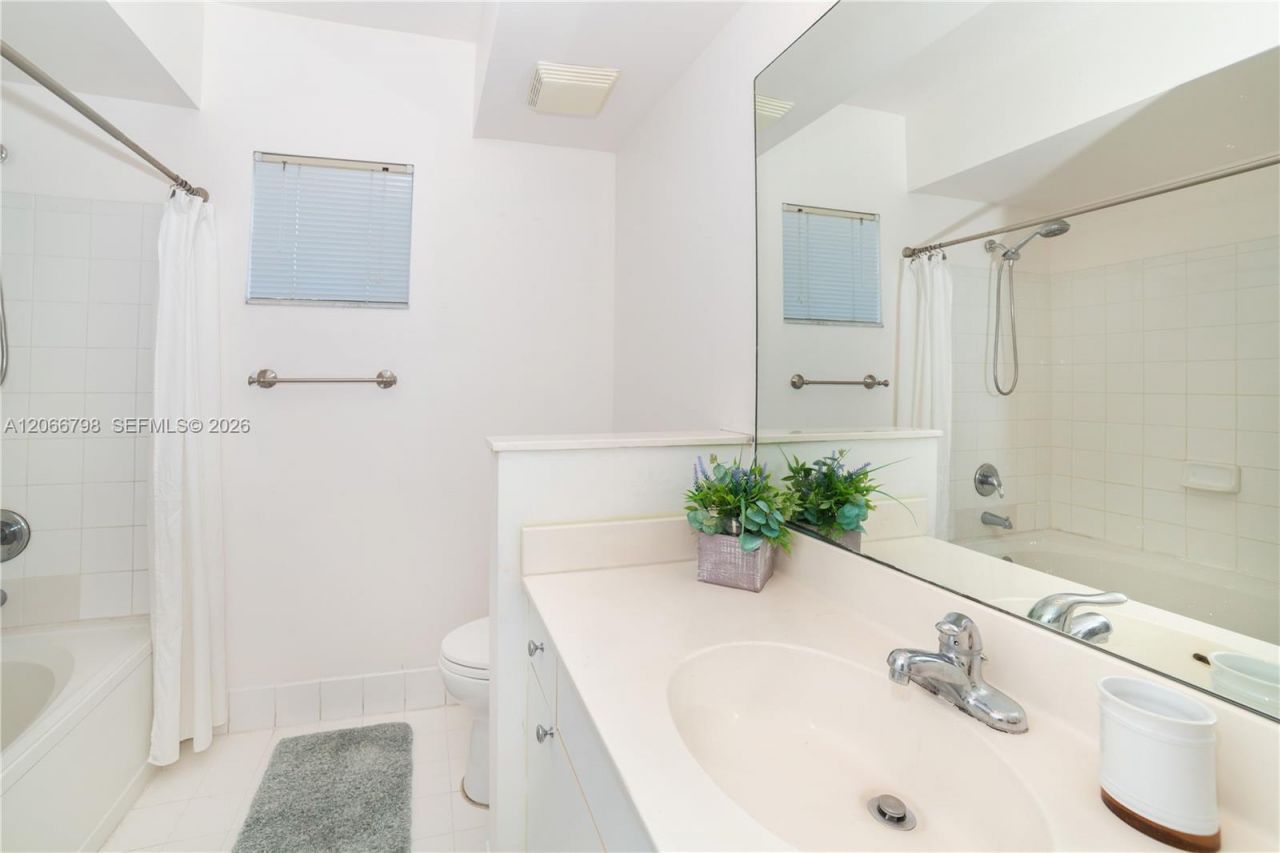 17100 N Bay Rd , Unit 1501, Sunny Isles Beach, FL 33160 Photo
