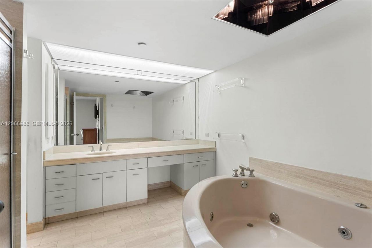 19667 Turnberry Way, Unit 27-B, Aventura, FL 33180 Photo