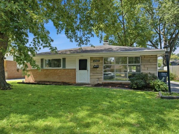 17922 Oakwood Avenue, Lansing, IL 60438