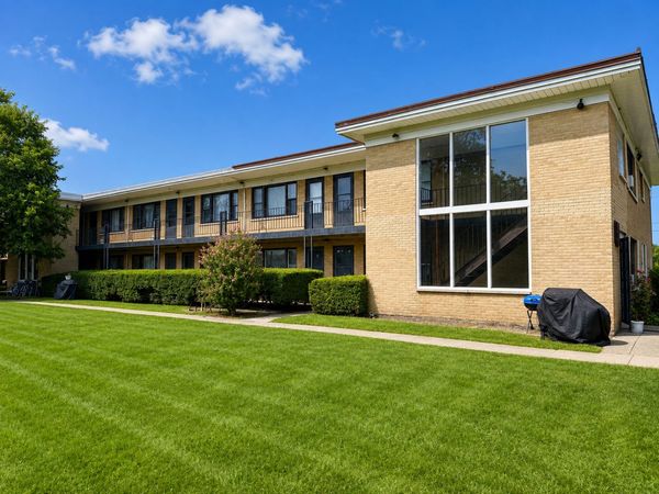 44 King Arthur Court , Unit 12, Northlake, IL 60164