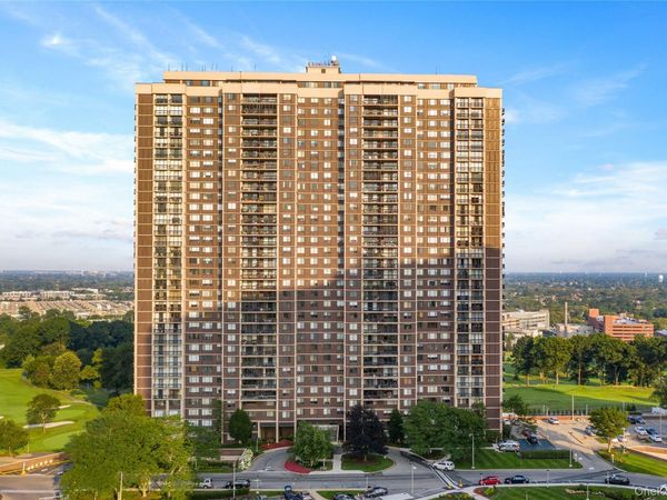 27110 Grand Central Parkway, Unit 17L, Floral Park, NY 11005