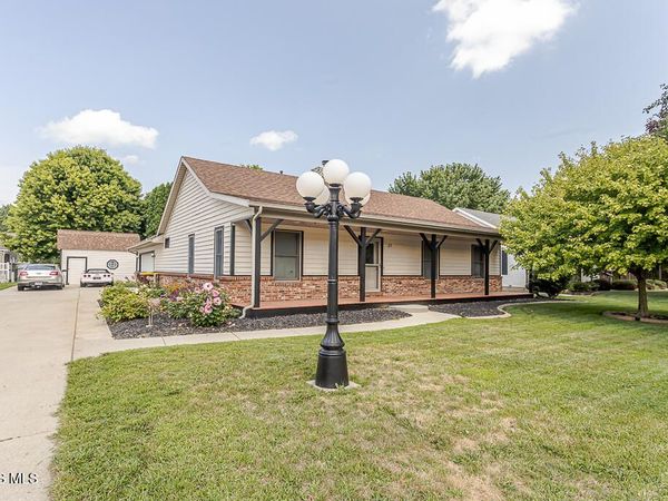 21 Meadow Lane Drive , Delta, OH 43515