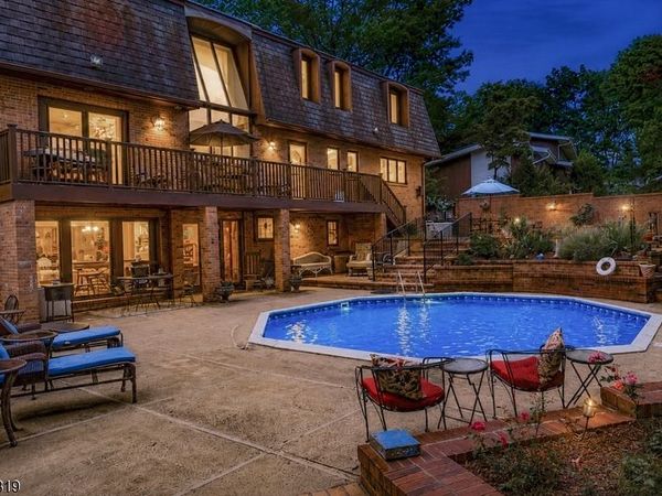 203 Harwood Pl, Paramus, NJ 07652