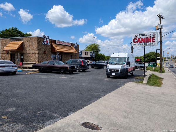 6240 Montgomery Dr, Windcrest, TX 78239