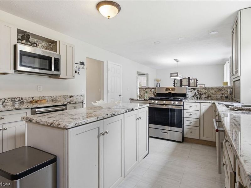 2287 W 42nd Street, Cleveland, OH 44113 Photo 11