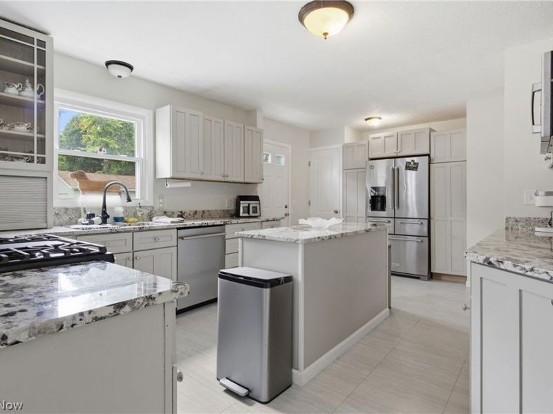 2287 W 42nd Street, Cleveland, OH 44113 Photo 9