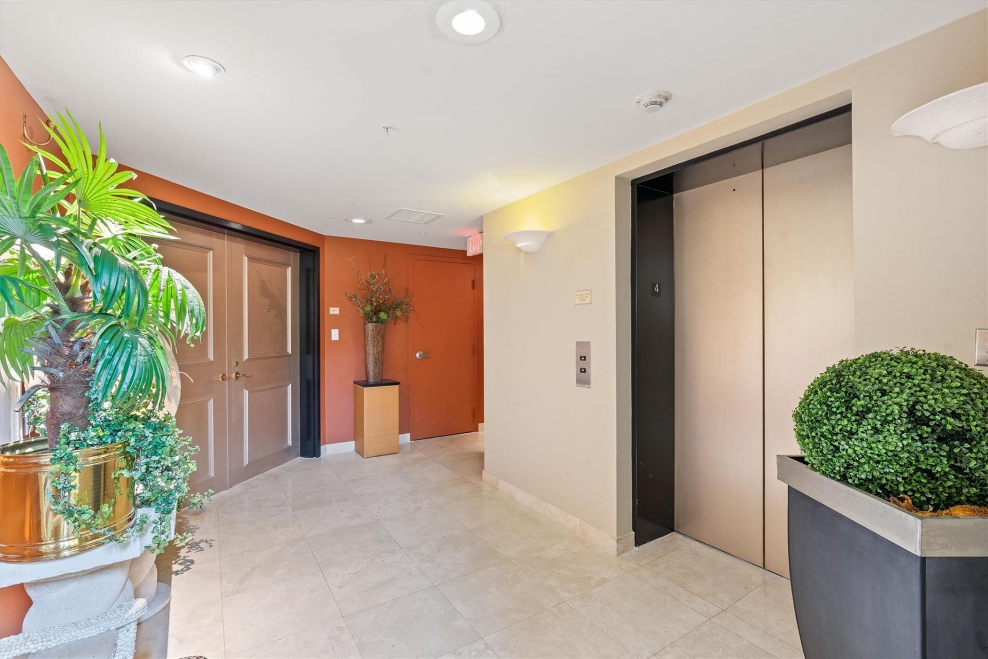 209 N Birch Road, Unit 401, Fort Lauderdale, FL 33304 Photo