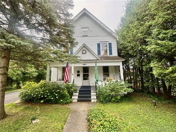 21 W Elizabeth Street, Skaneateles, NY 13152