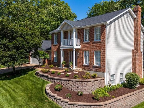 2358 Fairoyal Drive, Des Peres, MO 63131