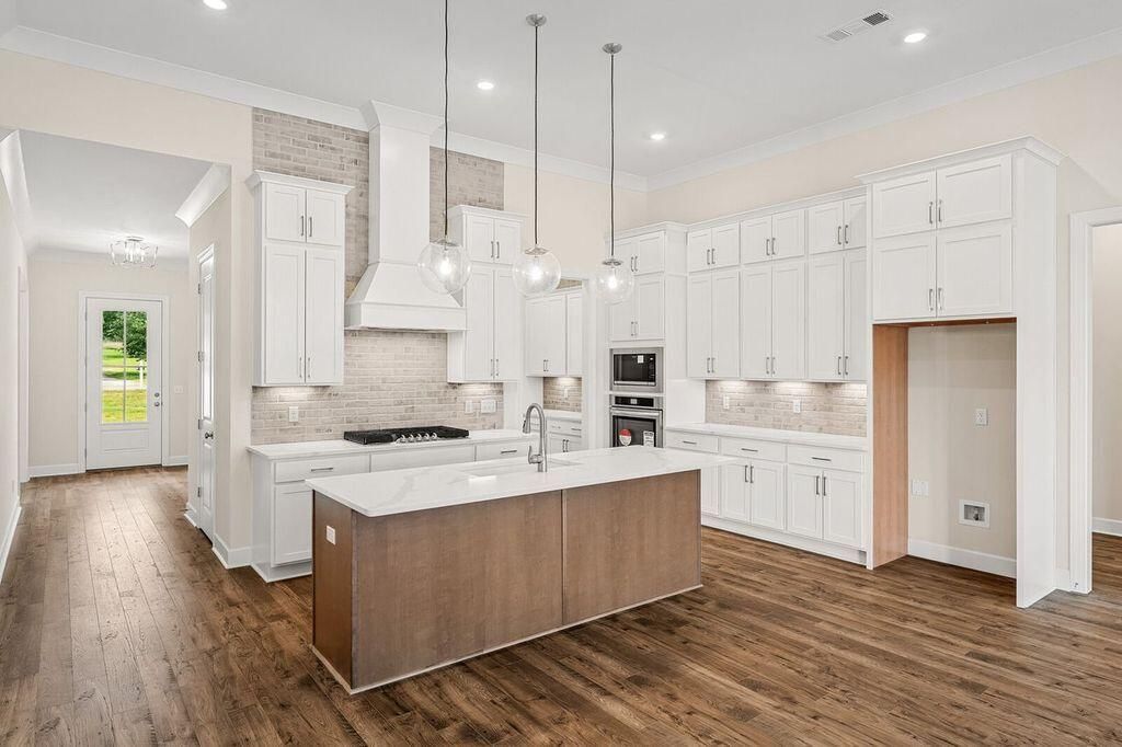 1034 Tributary Boulevard Photo 6