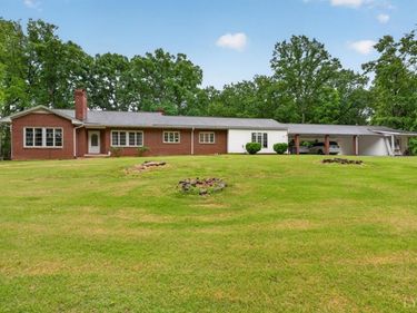111 Oaklawn Terrace, Gretna, VA 24557