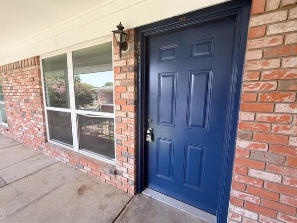 518 N Rogers Street, Unit 202, Waxahachie, TX 75165