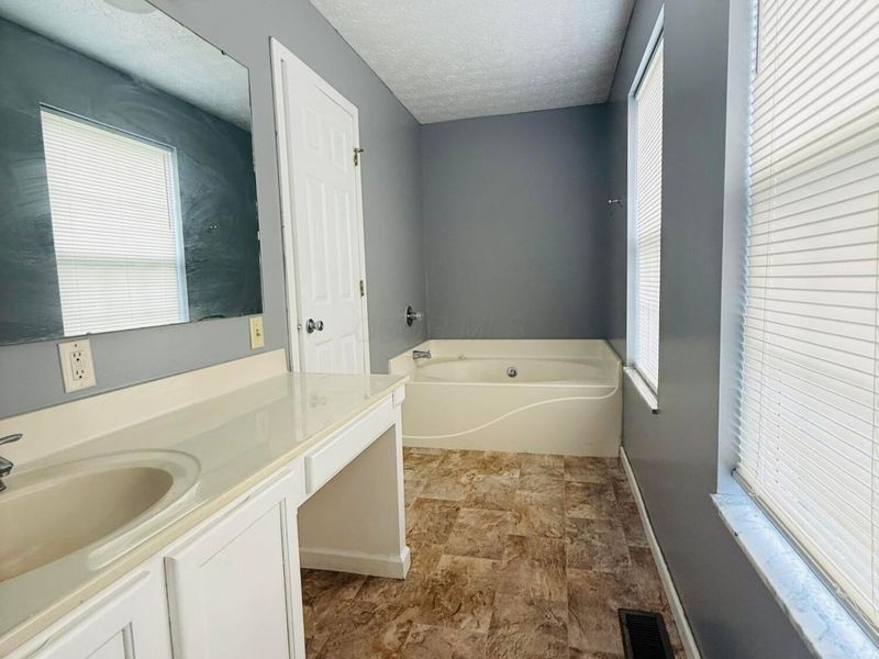 5771 Tampico Drive , Galloway, OH 43119 Photo 18