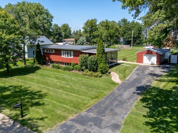 406 W Price Street , Eldridge, IA 52748