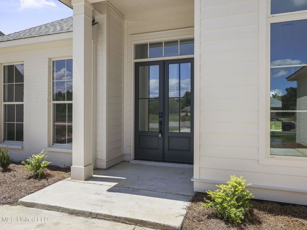 124 Mission Park Drive, Madison, MS 39110