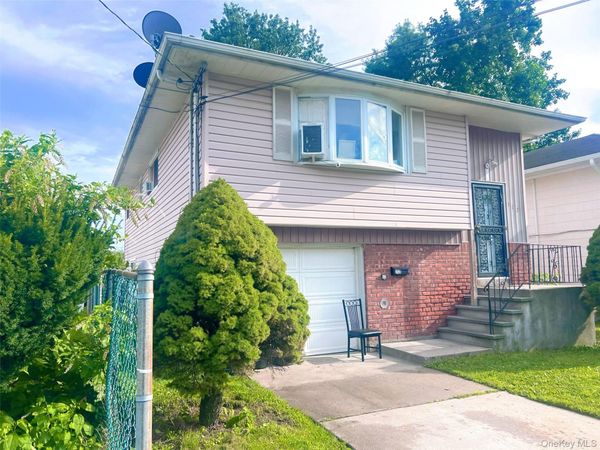 312 E Columbia Street , Hempstead, NY 11550