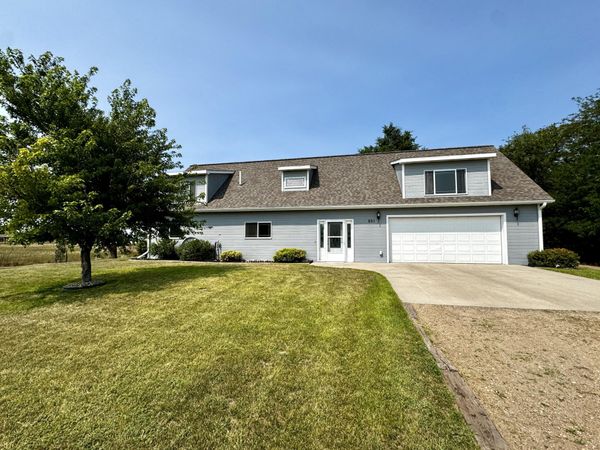 201 E 7th St, Plankinton, SD 57368