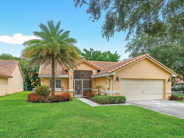 3703 S LANCEWOOD Place, Delray Beach, FL 33445