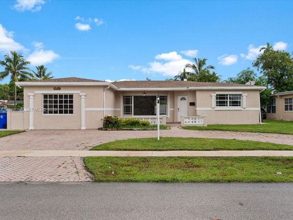 4545 NW 39th St , Lauderdale Lakes, FL 33319
